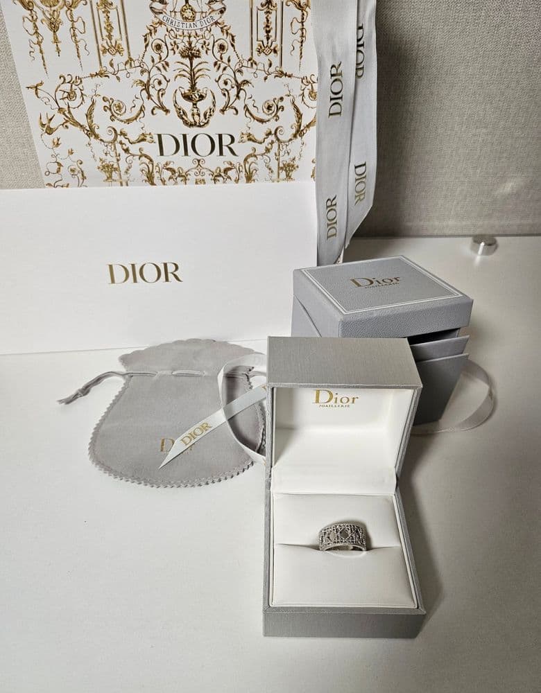 디올 마이디올 화이트 골드 링 (인상 전 구매)