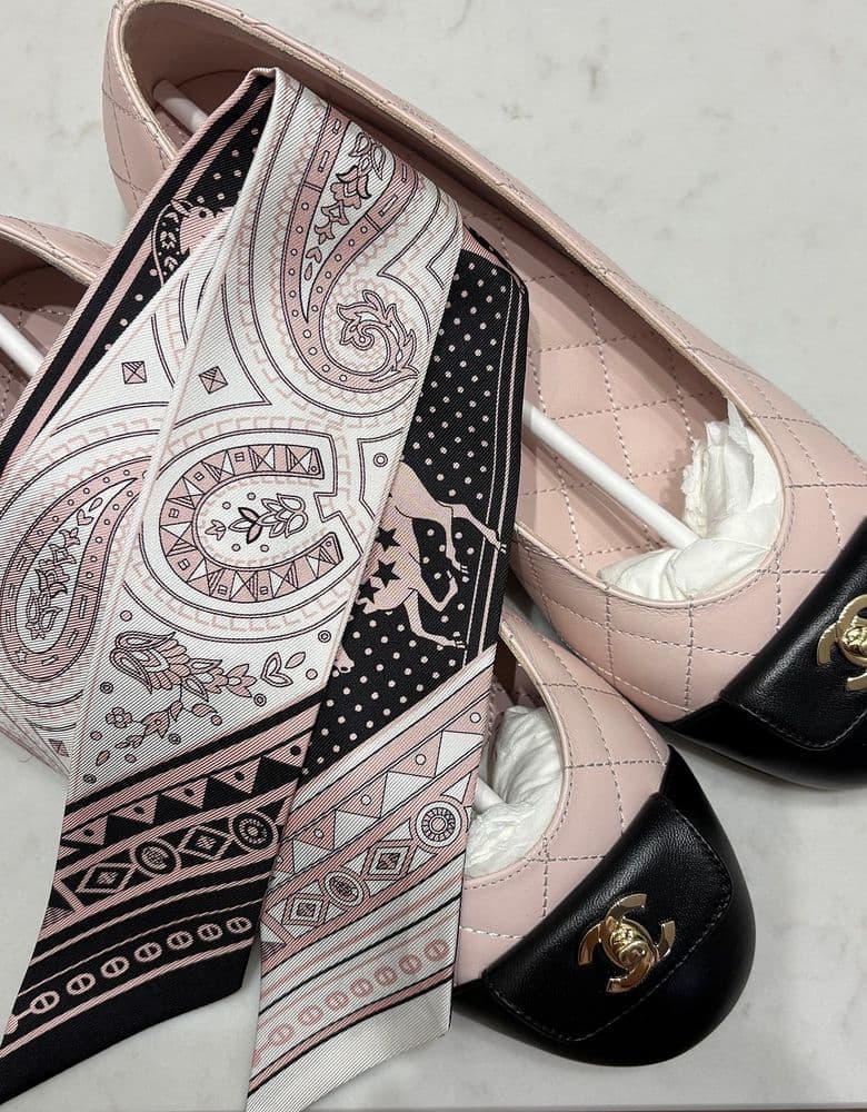 에르메스 Bandana 트윌리 로즈 컬러🩷 + 샤넬 턴락 플랫 핑크