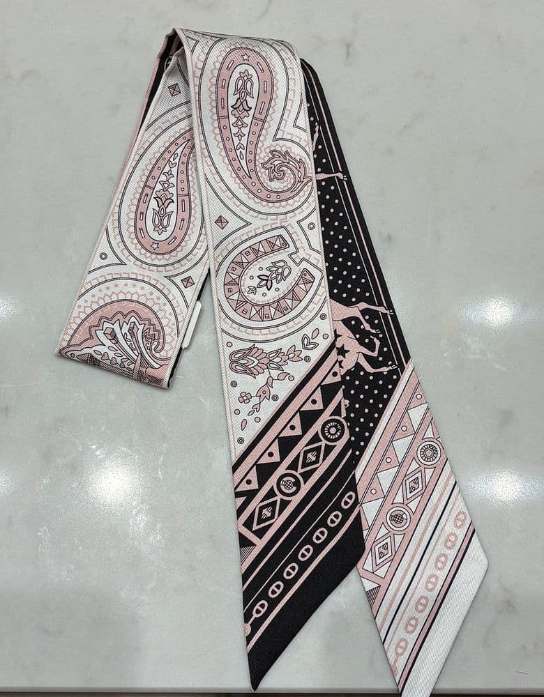 에르메스 Bandana 트윌리 로즈 컬러🩷 + 샤넬 턴락 플랫 핑크