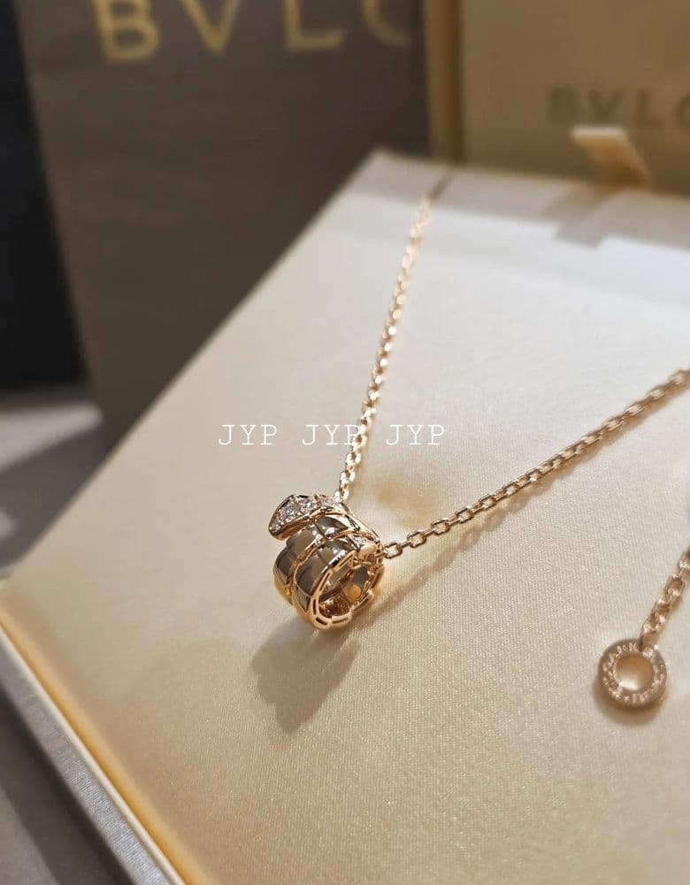 불가리 세르펜티 목걸이