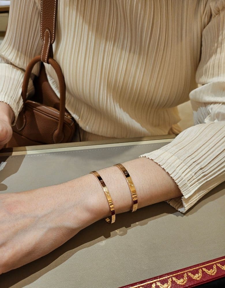 까르띠에 - 러브 팔찌 미듐 옐로골드 16사이즈 후기 (색상, 사이즈 비교 및 착샷)