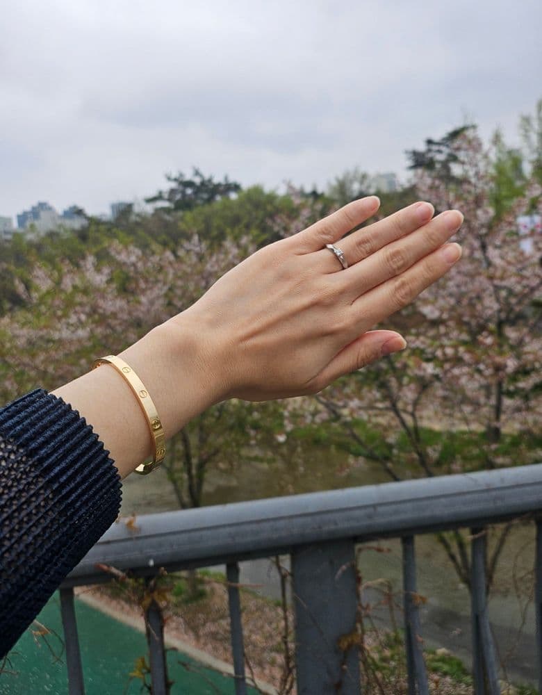 까르띠에 - 러브 팔찌 미듐 옐로골드 16사이즈 후기 (색상, 사이즈 비교 및 착샷)