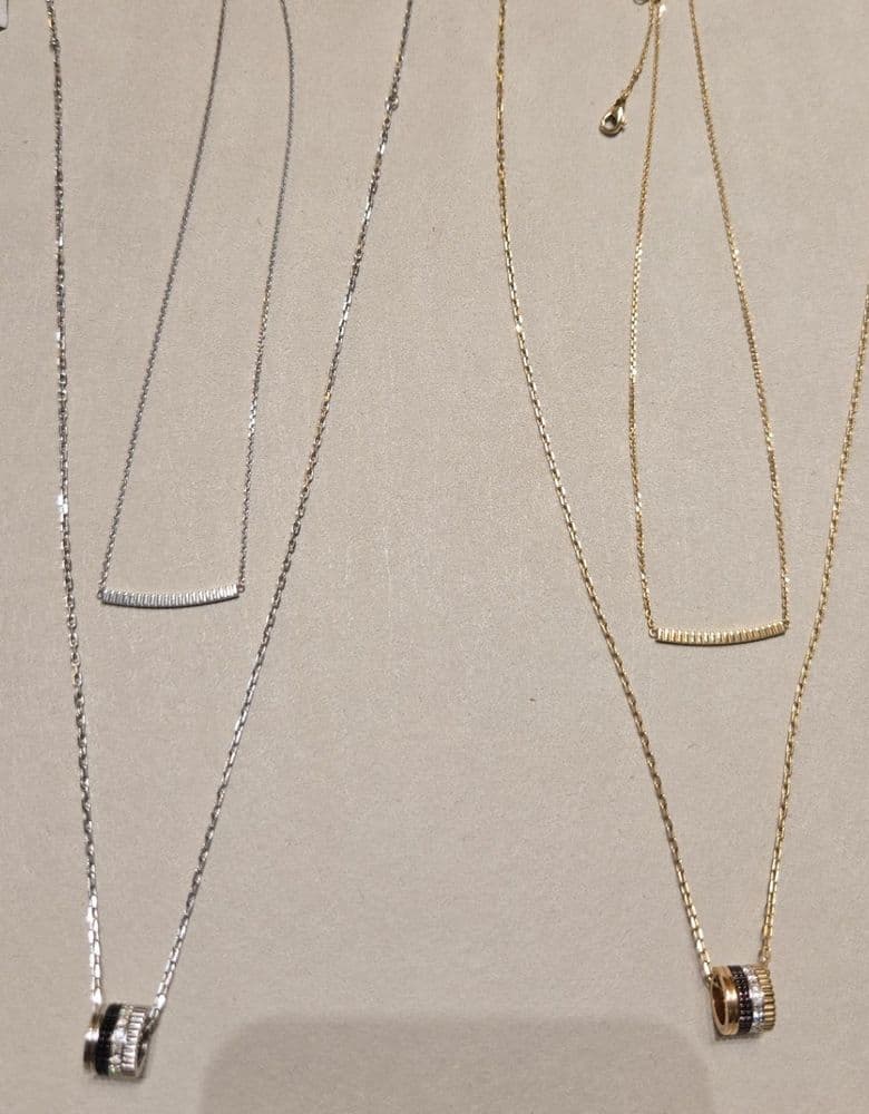 부쉐론 콰트로 목걸이 옐로우 골드