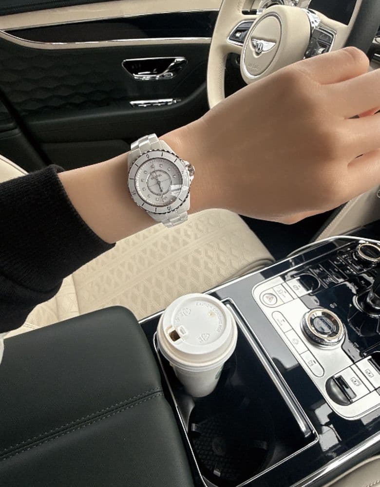 샤넬 J12 화이트