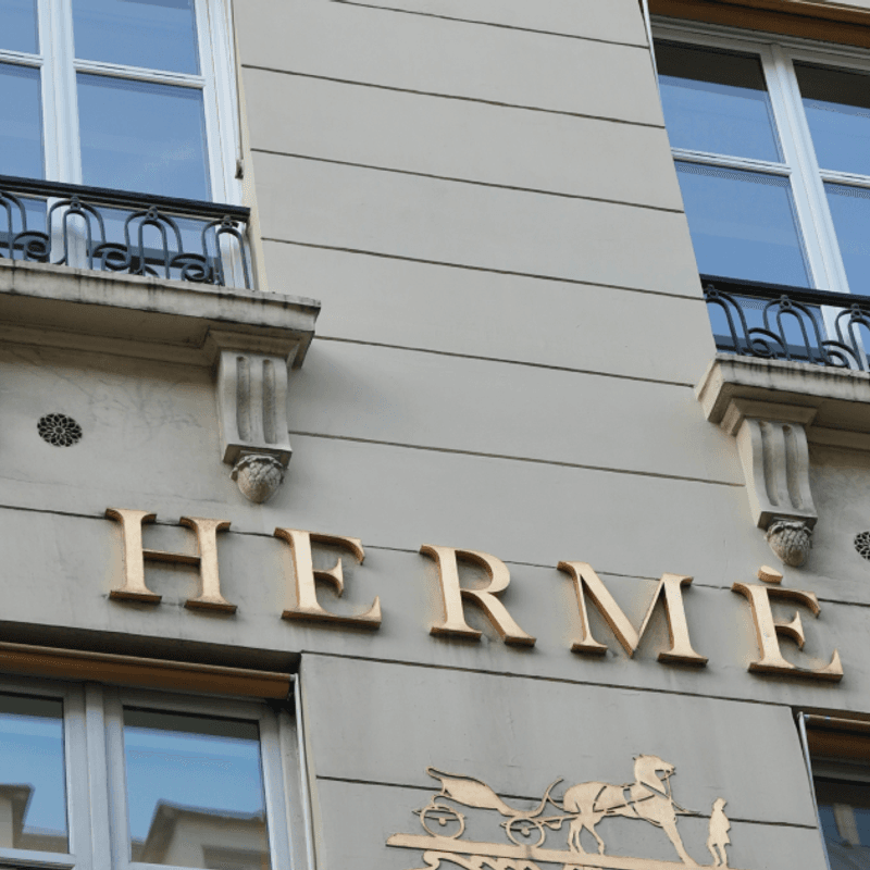 에르메스, LVMH 제치고 CAC 40 시가총액 1위... 미국 인가격 인상 예고