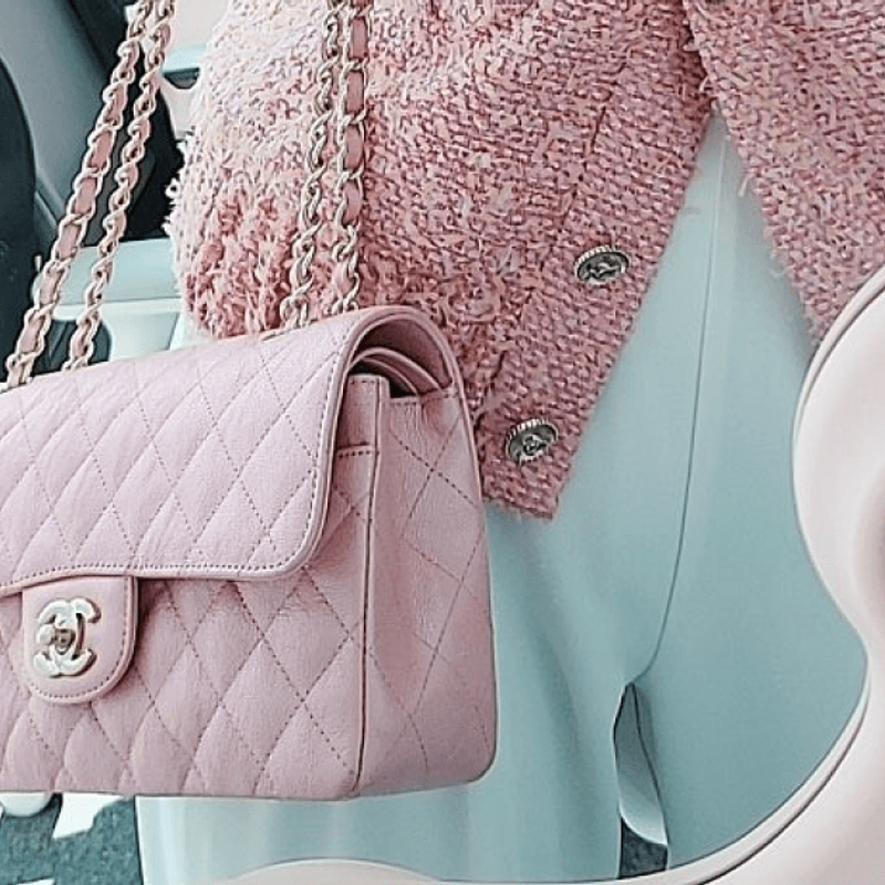 샤넬 클래식 백 얼마나 올랐을까?|480만 원이던 클래식 미듐 (클미) 현재 가격은?